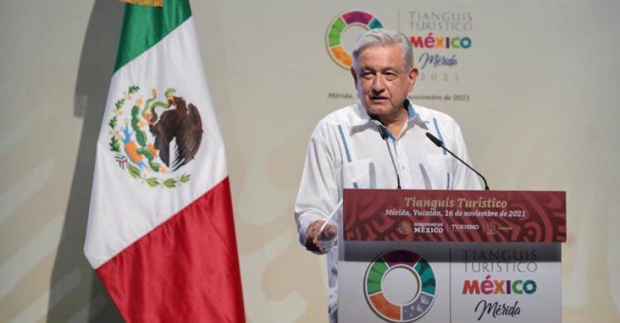 AMLO durante la inauguración del Tianguis Turístico en Mérida